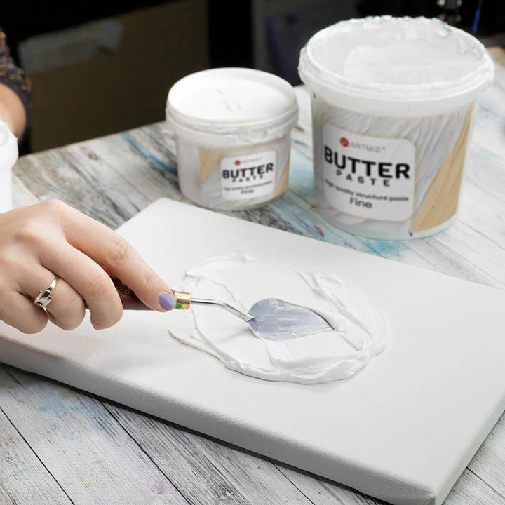 Tehnika nanašanja reliefne paste ARTMIE Butter Fine na platneni panel
