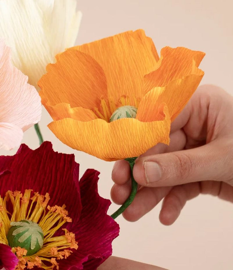Bastelanleitung: Blumen aus Krepppapier