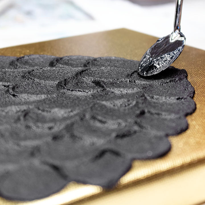 3D črna reliefna pasta ARTMIE Midnight | drobni pesek različnih mas – pogled 4