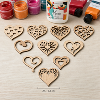 Leseni izrezi srčki - set 10 kosov, 2,5 - 2,8 cm