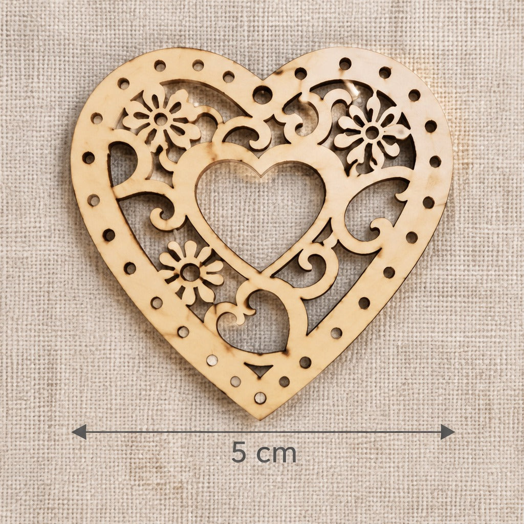 Leseni izrezki srček z ornamentom 5 x 5 cm - set 5 kosov